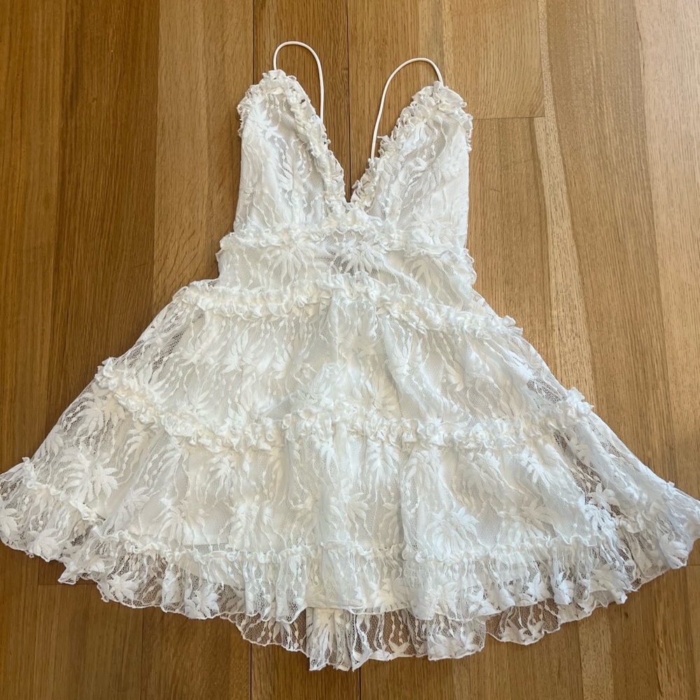 White mini dress from selfie Leslie